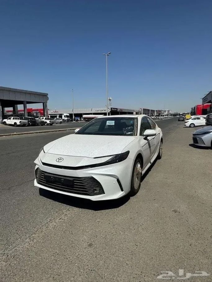 جديدة Toyota Camry التاسع (XV80), 2.5 l, 2026 في في المملكة العربية السعودية, جدة من Al Obour شركة العبور المطور للسيارات ، اللون أبيض.  | AUTO.AE | إعلان #278319