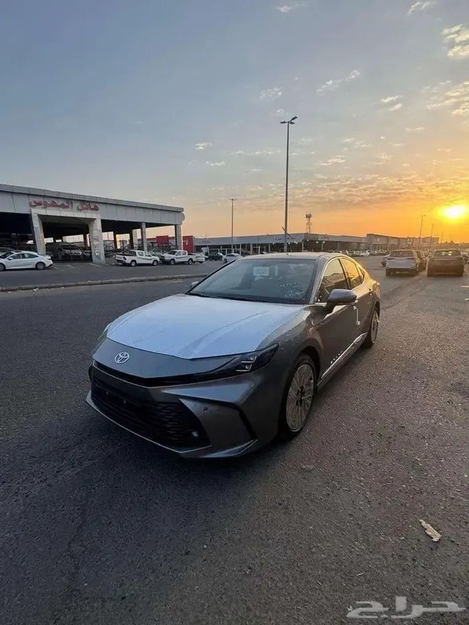 جديدة ⁦Toyota Camry التاسع (XV80)، 2.5 l، 2026⁩ في في المملكة العربية السعودية, جدة من Al Obour شركة العبور المطور للسيارات ، اللون رمادي.  | AUTO.AE | إعلان #280562