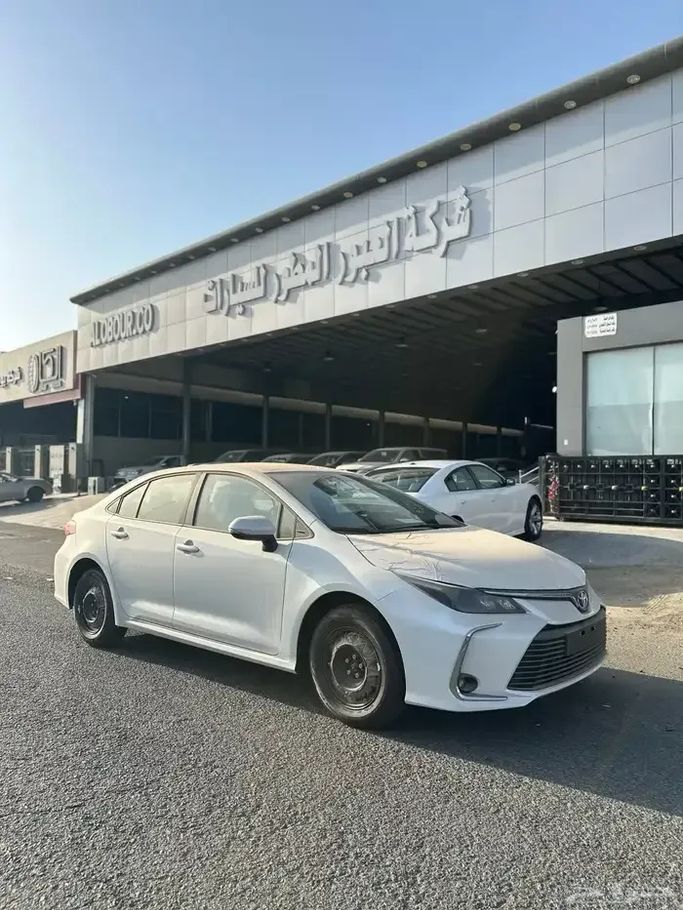 جديدة Toyota Corolla XII (E210), 1.5 l, 2026 في في المملكة العربية السعودية, جدة من Al Obour شركة العبور المطور للسيارات ، اللون أبيض.  | AUTO.AE | إعلان #279655