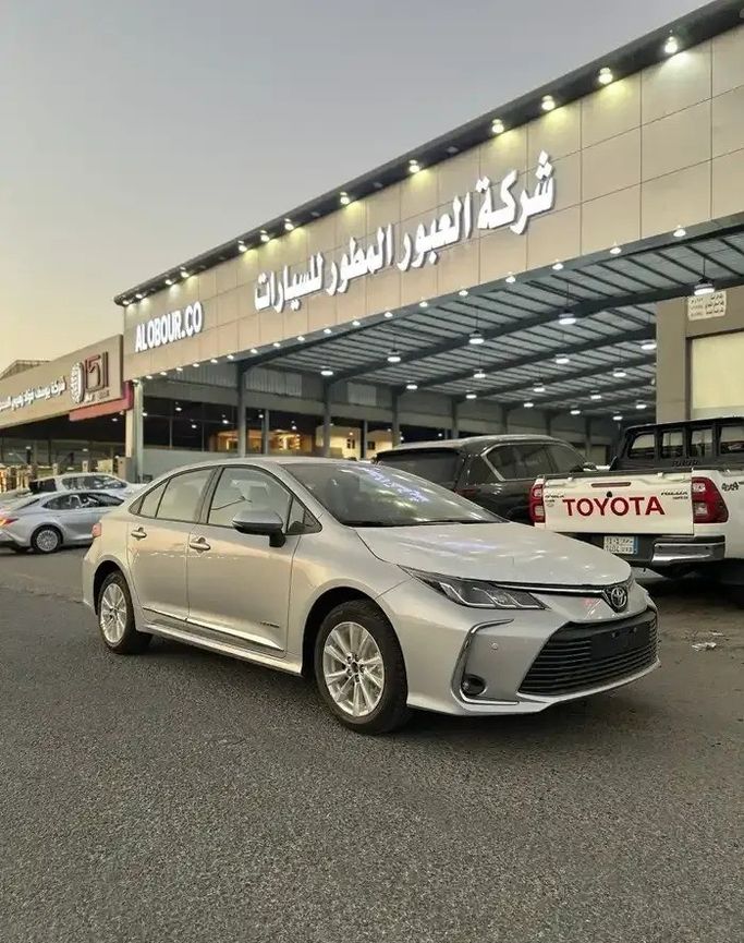 Новый ⁦Toyota Corolla XII (E210), 1.5 л, 2025⁩ в Саудовская Аравия, Джидда от Al Obour شركة العبور المطور للسيارات  Серебристый цвет.  | AUTO.AE | Объявление #286602