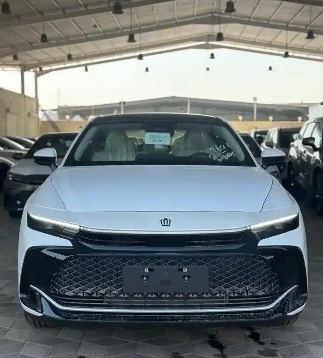 جديدة Toyota Crown السادس عشر (S230), 2.5 l, 2026 في في المملكة العربية السعودية, جدة من Nada Al Jazeera شركة ندى الجزيرة للسيارات، اللون أبيض. مواصفات الخليج | AUTO.AE | إعلان #275518