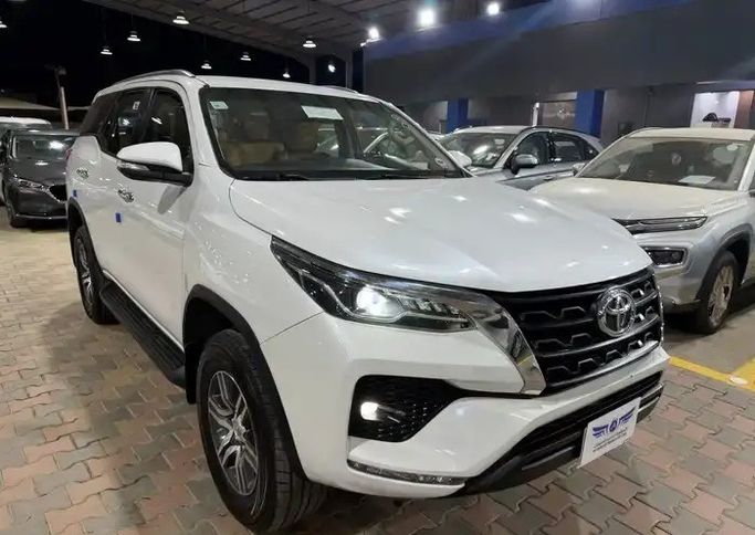 Подержанный Toyota Fortuner II Рестайлинг, 4.0 л, 2023 в Саудовская Аравия, Джидда от معرض الأسطورة الحديث للسيارات Белый цвет. Other | AUTO.AE | Объявление #277956
