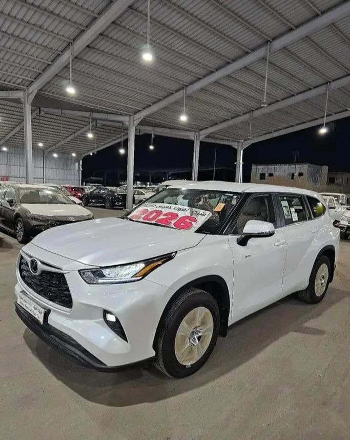 جديدة Toyota Highlander IV (U70), 2.5 l, 2026 في في المملكة العربية السعودية, جدة من AKM شركة اضواء خميس مشيط، اللون أبيض. أخرى | AUTO.AE | إعلان #274186