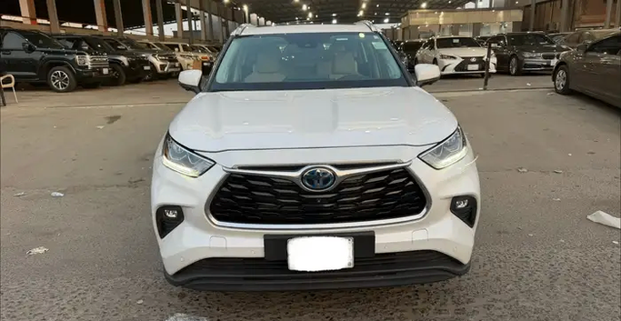 مستعملة ⁦Toyota Highlander IV (U70)، 2.5 l، 2024⁩ في في المملكة العربية السعودية, جدة من Al Awarif Al Mumayaz Cars معرض العوارف المميز للسيارات، اللون أبيض. مواصفات الخليج | AUTO.AE | إعلان #290495