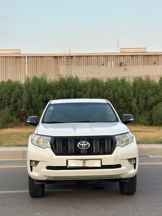 مستعملة Toyota Land Cruiser Prado 150 سلسلة 150 Series Facelift 3, 2.7 l, 2021 في في المملكة العربية السعودية, جدة من Al Oun Cars معرض العون للسيارات، اللون أبيض.  | AUTO.AE | إعلان #276147