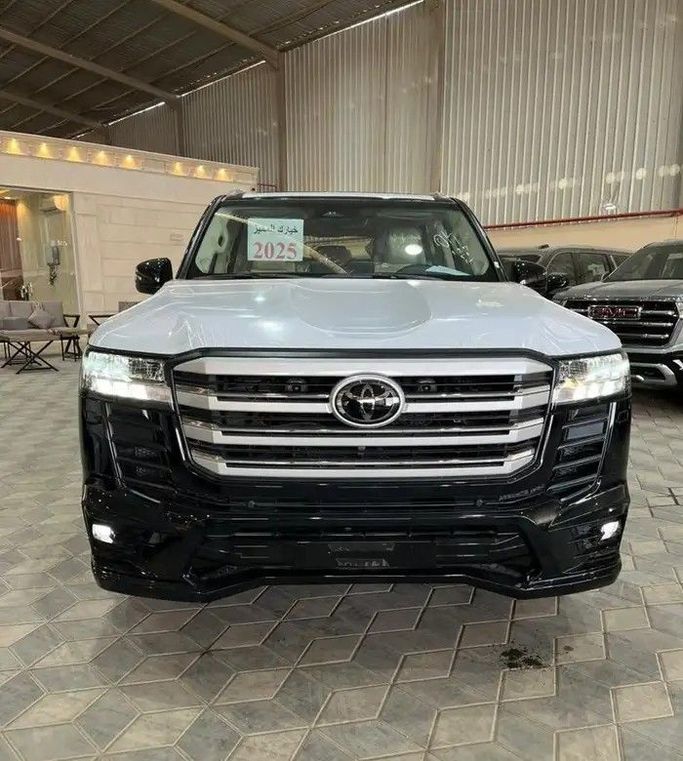 جديدة Toyota Land Cruiser السلسلة 300, 4.0 l, 2025 في في المملكة العربية السعودية, جدة من Khiyarak Al Mumayaz  معرض خيارك المميز للسيارات، اللون أسود. مواصفات الخليج | AUTO.AE | إعلان #252736