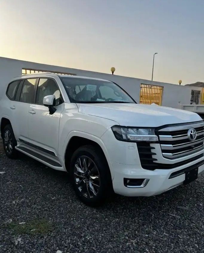 Новый Toyota Land Cruiser Twin Turbo 300 Series, 3.5 л, 2026 в Саудовская Аравия, Джидда от Aloudh Motors Белый цвет. GCC | AUTO.AE | Объявление #274092