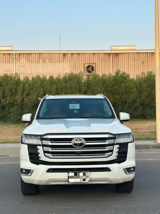 Подержанный Toyota Land Cruiser Twin Turbo 300 Series, 3.5 л, 2025 в Саудовская Аравия, Джидда от Al Oun Cars معرض العون للسيارات Белый цвет.  | AUTO.AE | Объявление #275916