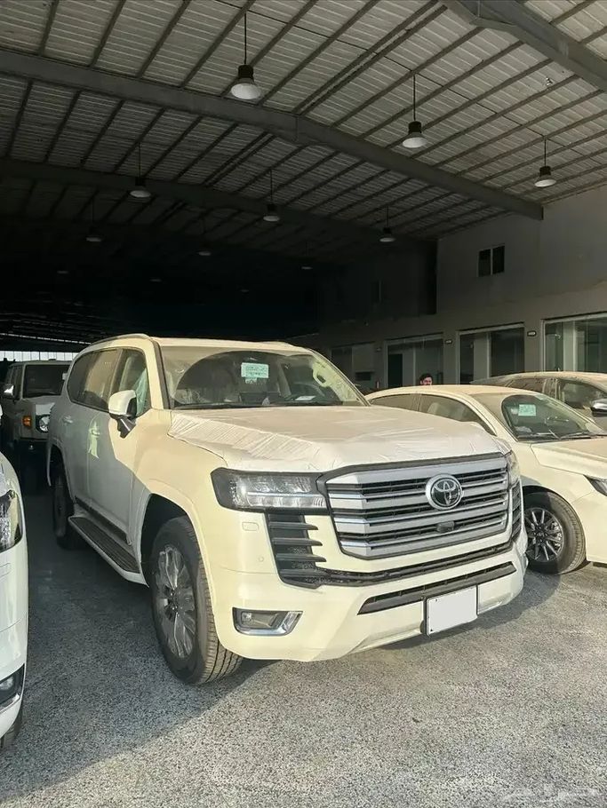 جديدة ⁦Toyota Land Cruiser Twin Turbo السلسلة 300، 3.5 l، 2026⁩ في في المملكة العربية السعودية, جدة من Al Obour شركة العبور المطور للسيارات ، اللون أبيض.  | AUTO.AE | إعلان #285780