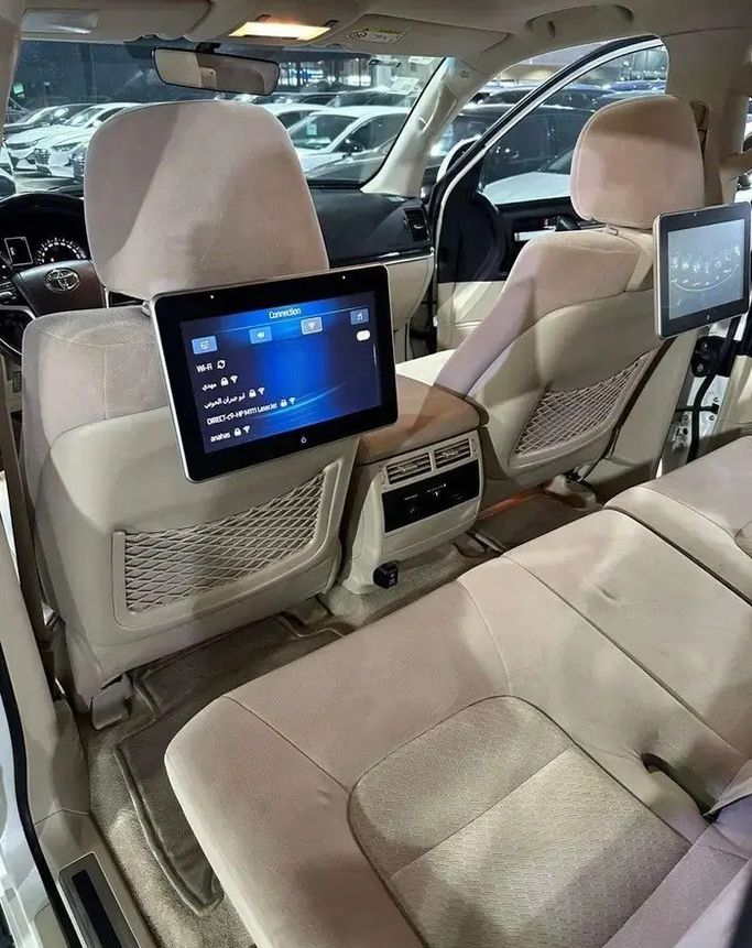 Подержанный Toyota Land Cruiser 200 Series Рестайлинг 2, 5.7 л, 2021 в Саудовская Аравия, Джидда от Manarat Al Tayseer شركة منارة التيسير Белый цвет.  | AUTO.AE | Объявление #295501 — фото 10 из 17
