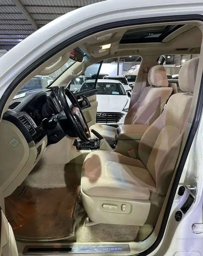 Подержанный Toyota Land Cruiser 200 Series Рестайлинг 2, 5.7 л, 2021 в Саудовская Аравия, Джидда от Manarat Al Tayseer شركة منارة التيسير Белый цвет.  | AUTO.AE | Объявление #295501 — фото 17 из 17