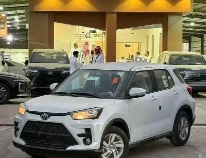 Новый Toyota Raize I, 1.2 л, 2026 в Саудовская Аравия, Джидда от Aloudh Motors Белый цвет. GCC | AUTO.AE | Объявление #274073