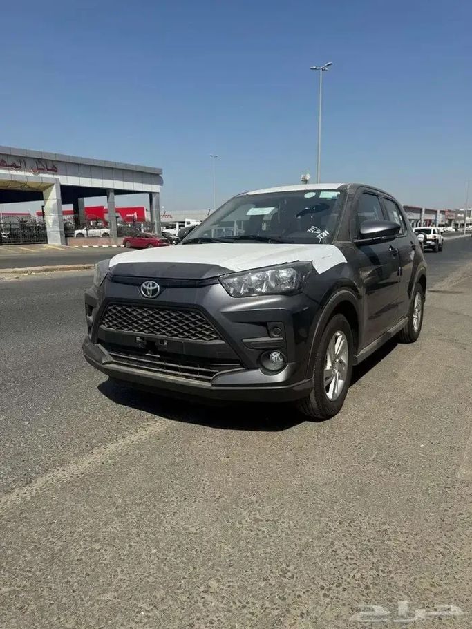 Новый Toyota Raize I, 1.2 л, 2026 в Саудовская Аравия, Джидда от Al Obour شركة العبور المطور للسيارات  Черный цвет.  | AUTO.AE | Объявление #278184