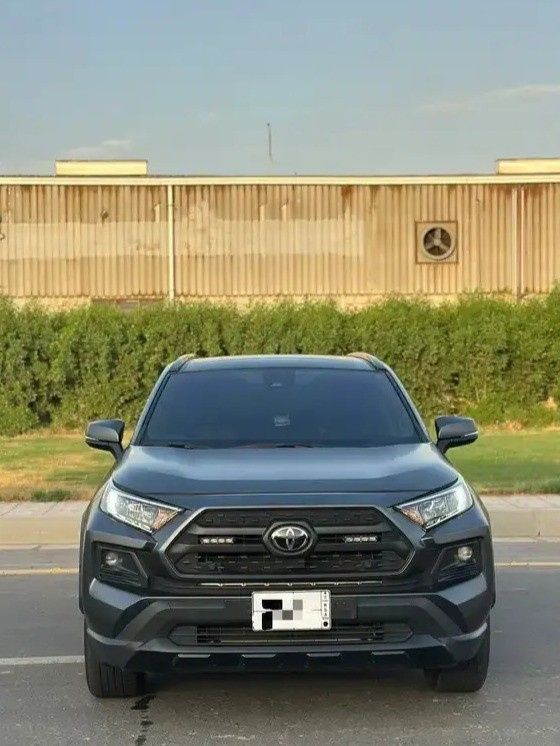 مستعملة Toyota RAV4 V (XA50), 2.5 l, 2025 في في المملكة العربية السعودية, جدة من Al Oun Cars معرض العون للسيارات، اللون أسود. مواصفات الخليج | AUTO.AE | إعلان #276195