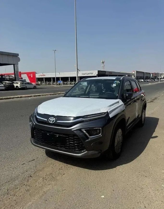 جديدة ⁦Toyota Urban Cruiser ثالثاً، 1.5 l، 2026⁩ في في المملكة العربية السعودية, جدة من Al Obour شركة العبور المطور للسيارات ، اللون رمادي.  | AUTO.AE | إعلان #277455