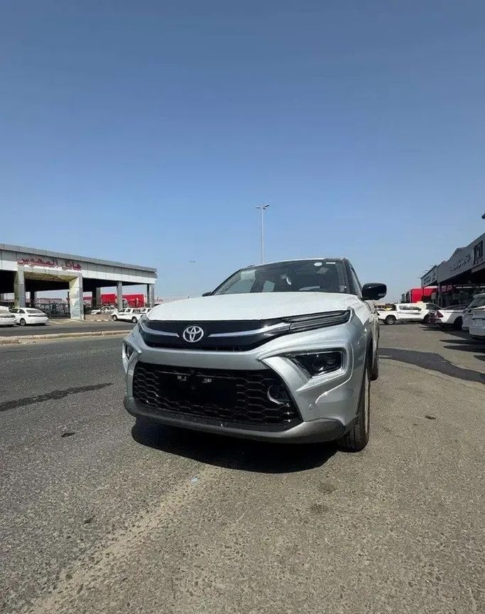 جديدة ⁦Toyota Urban Cruiser ثالثاً، 1.5 l، 2026⁩ في في المملكة العربية السعودية, جدة من Al Obour شركة العبور المطور للسيارات ، اللون فضي.  | AUTO.AE | إعلان #277456