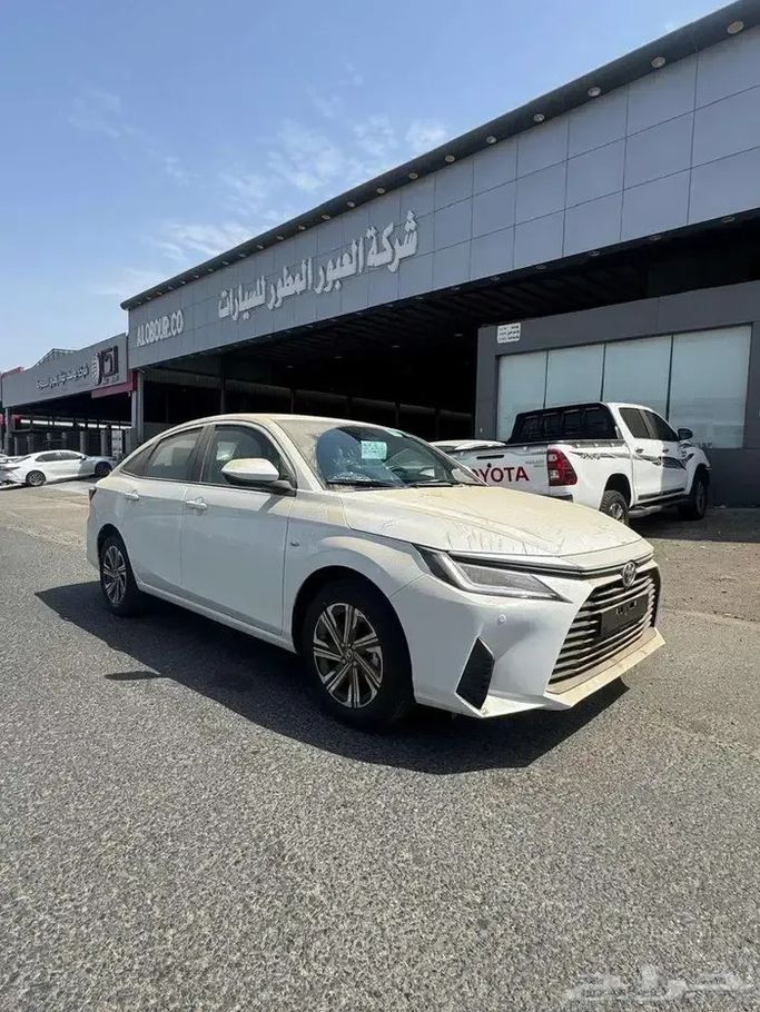 Новый ⁦Toyota Yaris IV (AC100), 1.3 л, 2026⁩ в Саудовская Аравия, Джидда от Al Obour شركة العبور المطور للسيارات  Белый цвет.  | AUTO.AE | Объявление #280924