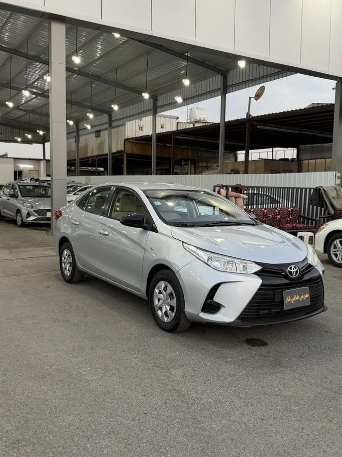 Подержанный Toyota Yaris XP150 Рестайлинг, 1.5 л, 2021 в Саудовская Аравия, Джидда от Hani Car هاني كار للسيارات Серебристый цвет. Other | AUTO.AE | Объявление #281182