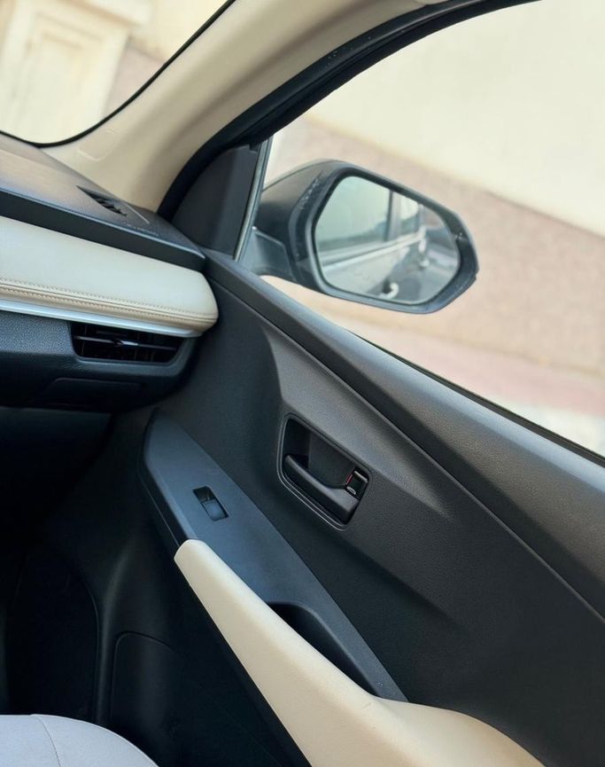 Подержанный Toyota Yaris IV (AC100), 1.3 л, 2023 в Саудовская Аравия, Джидда от Ideal Experience Trading ايديال اكسبيرينس للتجارة Серый цвет.  | AUTO.AE | Объявление #296328 — фото 15 из 21