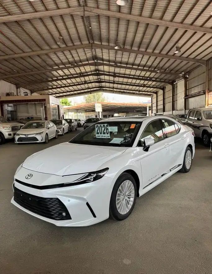 جديدة ⁦Toyota Camry التاسع (XV80)، 2.5 l، 2026⁩ في في المملكة العربية السعودية, خميس مشيط من معرض سعيد ظافر القحطاني، اللون أبيض.  | AUTO.AE | إعلان #283849