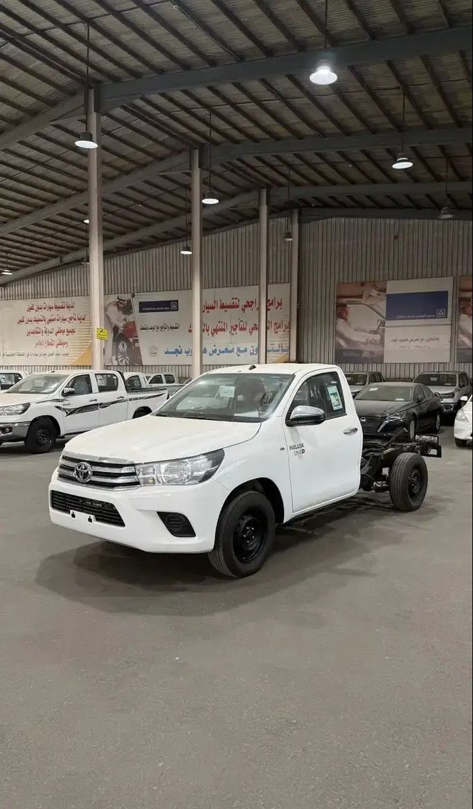 New ⁦Toyota Hilux VIII, 2.4 l, 2025⁩ in Saudi Arabia, Khamis Mushait by معرض شركة  هبوب نجد الجديد المحدودة للسيارات, White color.  | AUTO.AE | Listing #284084