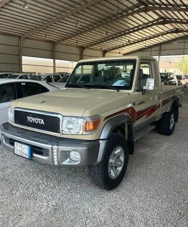 Used ⁦Toyota Land Cruiser 70 Series Facelift 1, 4.5 l, 2015⁩ in Saudi Arabia, Khamis Mushait by معرض الوتيد للسيارات, Beige color.  | AUTO.AE | Listing #287026