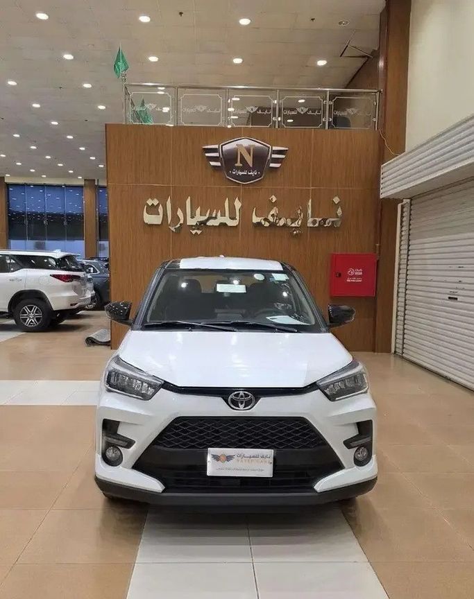 Новый Toyota Raize I, 1.0 л, 2026 в Саудовская Аравия, Хамис Мушаит от Naif Cars شركة نايف للسيارات Белый цвет.  | AUTO.AE | Объявление #283908