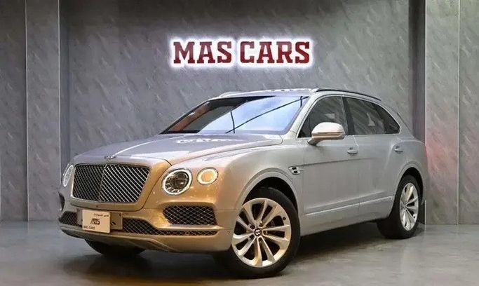 مستعملة Bentley Bentayga I, 6.0 l, 2017 في في المملكة العربية السعودية, الخبر من ماس للسيارات MAS CARS، اللون فضي.  | AUTO.AE | إعلان #271787