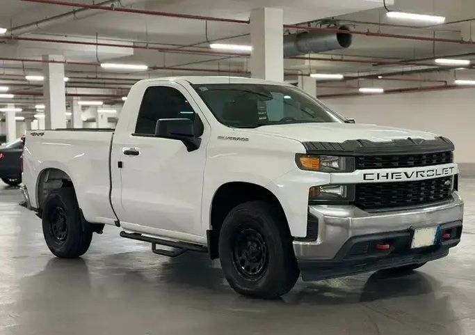مستعملة Chevrolet Silverado IV (T1XX), 5.3 l, 2020 في في المملكة العربية السعودية, الخبر من معرض المركبة الذهبية للسيارات، اللون أبيض. أخرى | AUTO.AE | إعلان #275119