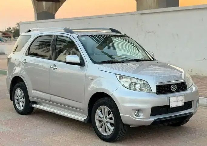 Подержанный Daihatsu Terios II Рестайлинг, 1.5 л, 2014 в Саудовская Аравия, Хобар от معرض المركبة الذهبية للسيارات Серебристый цвет. Other | AUTO.AE | Объявление #275125