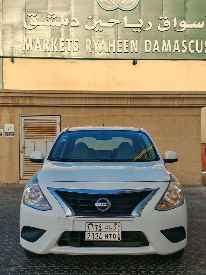 مستعملة Nissan Sunny فيس ليفت N17, 1.5 l, 2019 في في المملكة العربية السعودية, الخبر من معرض تداول للسيارات Showroom Tadawul Cars، اللون أبيض. أخرى | AUTO.AE | إعلان #259154