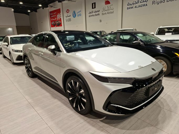جديدة Toyota Crown السادس عشر (S230), 2.4 l, 2023 في في المملكة العربية السعودية, الخبر من صالة قود كارز، اللون رمادي. مواصفات الخليج | AUTO.AE | إعلان #274372