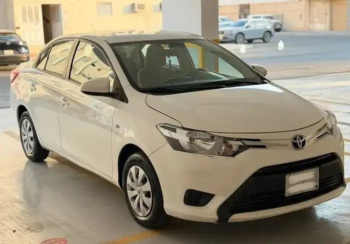 Подержанный Toyota Yaris XP150, 1.5 л, 2015 в Саудовская Аравия, Хобар от معرض المركبة الذهبية للسيارات Белый цвет. Other | AUTO.AE | Объявление #275146