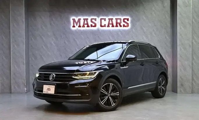 مستعملة Volkswagen Tiguan فيس ليفت الثاني, 2.0 l, 2023 في في المملكة العربية السعودية, الخبر من ماس للسيارات MAS CARS، اللون أسود.  | AUTO.AE | إعلان #271792