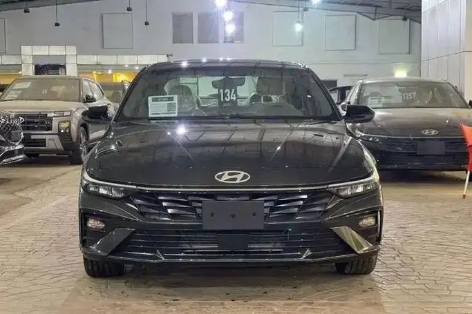 جديدة Hyundai Elantra عملية فيس ليفت VII (CN7), 2.0 l, 2026 في في المملكة العربية السعودية, مكة المكرمة من Rowad Al Eatemad رواد الإعتماد للسيارات، اللون أسود.  | AUTO.AE | إعلان #270718