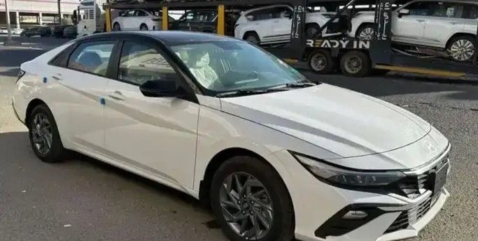 جديدة Hyundai Elantra عملية فيس ليفت VII (CN7), 2.0 l, 2025 في في المملكة العربية السعودية, مكة المكرمة من Rowad Al Eatemad رواد الإعتماد للسيارات، اللون أبيض.  | AUTO.AE | إعلان #271035