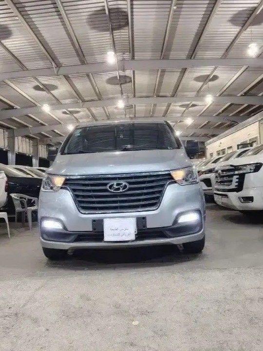 مستعملة Hyundai H-1 فيس ليفت الثاني 2, 2.5 l, 2020 في في المملكة العربية السعودية, مكة المكرمة من Abu Wafi Cars معرض الطليعة ابو وافي للسيارات، اللون رمادي.  | AUTO.AE | إعلان #270688
