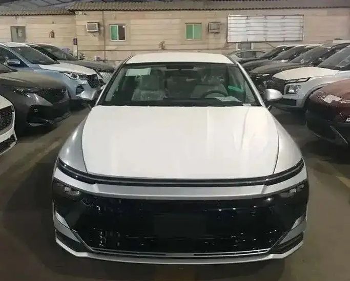 جديدة Hyundai Sonata عملية فيس ليفت VIII (DN8), 2.5 l, 2026 في في المملكة العربية السعودية, مكة المكرمة من Rowad Al Eatemad رواد الإعتماد للسيارات، اللون فضي.  | AUTO.AE | إعلان #270748