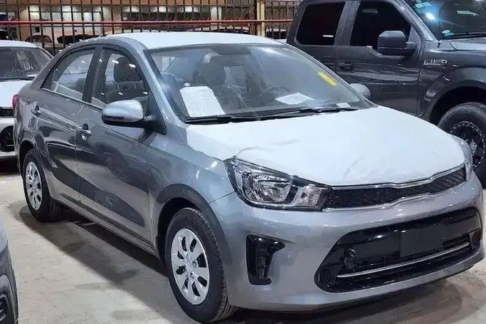Новый Kia Pegas, 1.4 л, 2026 в Саудовская Аравия, Мекка от Rowad Al Eatemad رواد الإعتماد للسيارات Серебристый цвет.  | AUTO.AE | Объявление #270895