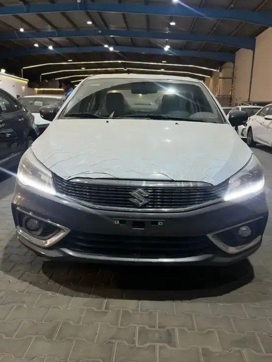 Новый Suzuki Ciaz I Рестайлинг, 1.5 л, 2025 в Саудовская Аравия, Мекка от Rowad Al Eatemad رواد الإعتماد للسيارات Серебристый цвет.  | AUTO.AE | Объявление #270966