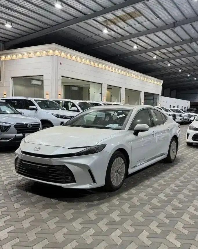 جديدة Toyota Camry التاسع (XV80), 2.5 l, 2026 في في المملكة العربية السعودية, مكة المكرمة من Rowad Al Eatemad رواد الإعتماد للسيارات، اللون أبيض.  | AUTO.AE | إعلان #270891