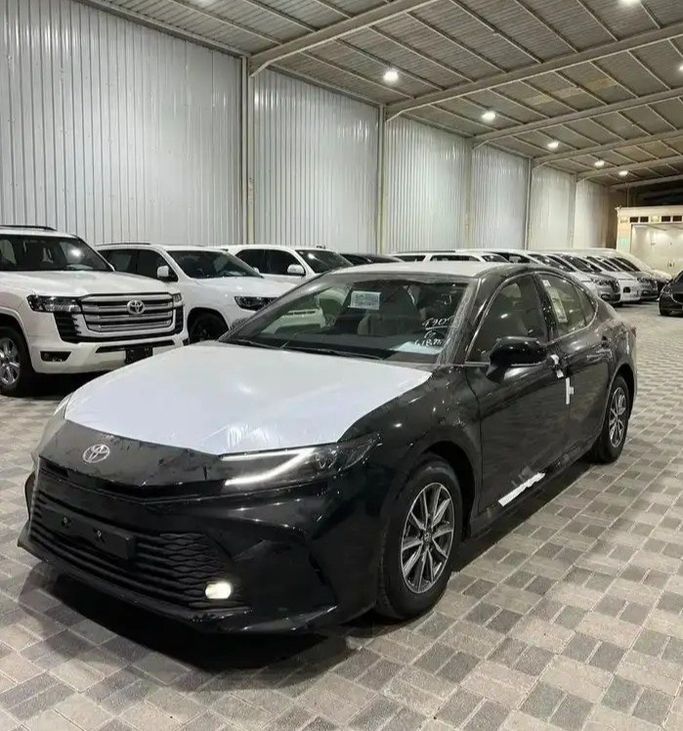 جديدة Toyota Camry التاسع (XV80), 2.5 l, 2025 في في المملكة العربية السعودية, مكة المكرمة من Rowad Al Eatemad رواد الإعتماد للسيارات، اللون أسود.  | AUTO.AE | إعلان #271045