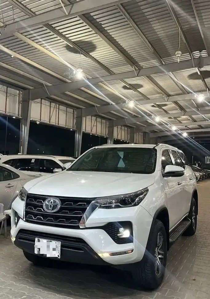 Used Toyota Fortuner II Facelift, 4.0 l, 2023 in Saudi Arabia, Mecca by Abu Wafi Cars معرض الطليعة ابو وافي للسيارات, White color.  | AUTO.AE | Listing #270652