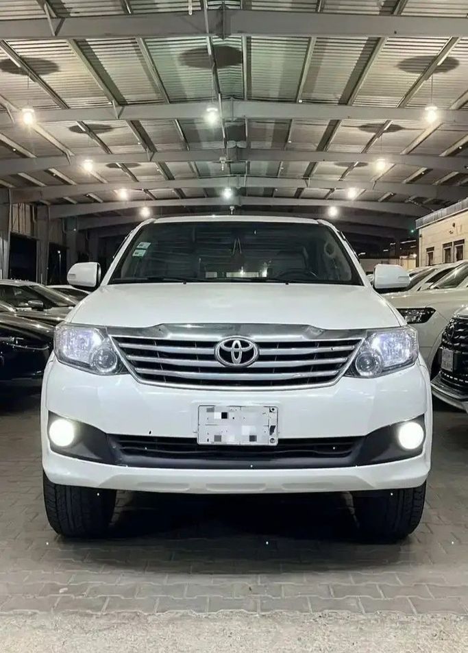 مستعملة Toyota Fortuner أنا فيس ليفت 2, 2.7 l, 2015 في في المملكة العربية السعودية, مكة المكرمة من Abu Wafi Cars معرض الطليعة ابو وافي للسيارات، اللون أبيض.  | AUTO.AE | إعلان #270661