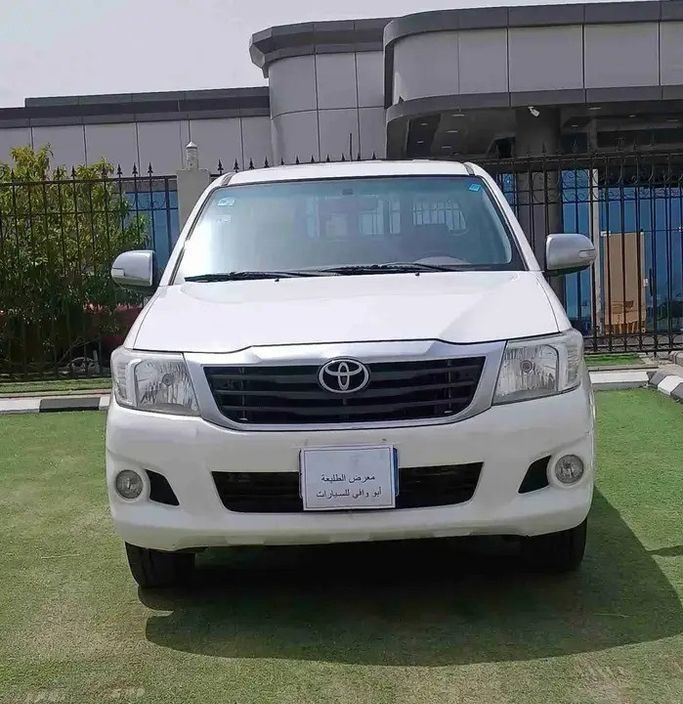 مستعملة Toyota Hilux فيس ليفت السابع, 2.7 l, 2012 في في المملكة العربية السعودية, مكة المكرمة من Abu Wafi Cars معرض الطليعة ابو وافي للسيارات، اللون أبيض.  | AUTO.AE | إعلان #270660