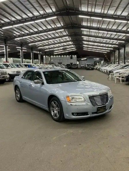 Подержанный Chrysler 300C II, 3.6 л, 2013 в Саудовская Аравия, Медина от Jalawi Zaben Al Alawi معرض جلوي زابن العلوي للسيارات Другой цвет цвет.  | AUTO.AE | Объявление #268479