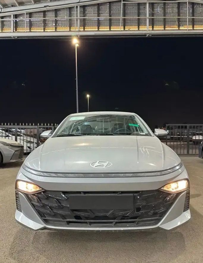 جديدة Hyundai Accent السادس (BN7), 1.5 l, 2026 في في المملكة العربية السعودية, المدينة المنورة من Faisal Al Tamayoz Cars معرض فيضل التميز للسيارات، اللون فضي. مواصفات الخليج | AUTO.AE | إعلان #269509