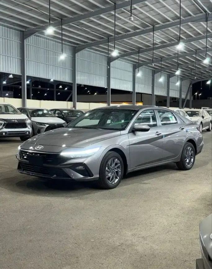 جديدة Hyundai Elantra عملية فيس ليفت VII (CN7), 1.6 l, 2026 في في المملكة العربية السعودية, المدينة المنورة من Faisal Al Tamayoz Cars معرض فيضل التميز للسيارات، اللون فضي. مواصفات الخليج | AUTO.AE | إعلان #269344