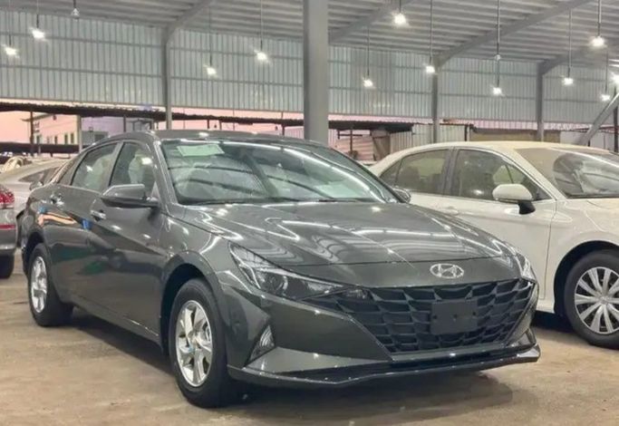 جديدة Hyundai Elantra VII (CN7), 1.6 l, 2023 في في المملكة العربية السعودية, المدينة المنورة من Faisal Al Tamayoz Cars معرض فيضل التميز للسيارات، اللون رمادي. مواصفات الخليج | AUTO.AE | إعلان #269380