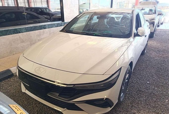 جديدة Hyundai Elantra عملية فيس ليفت VII (CN7), 2.0 l, 2026 في في المملكة العربية السعودية, المدينة المنورة من Al Afkham Cars معرض الأفخم للسيارات، اللون أبيض. أخرى | AUTO.AE | إعلان #273955